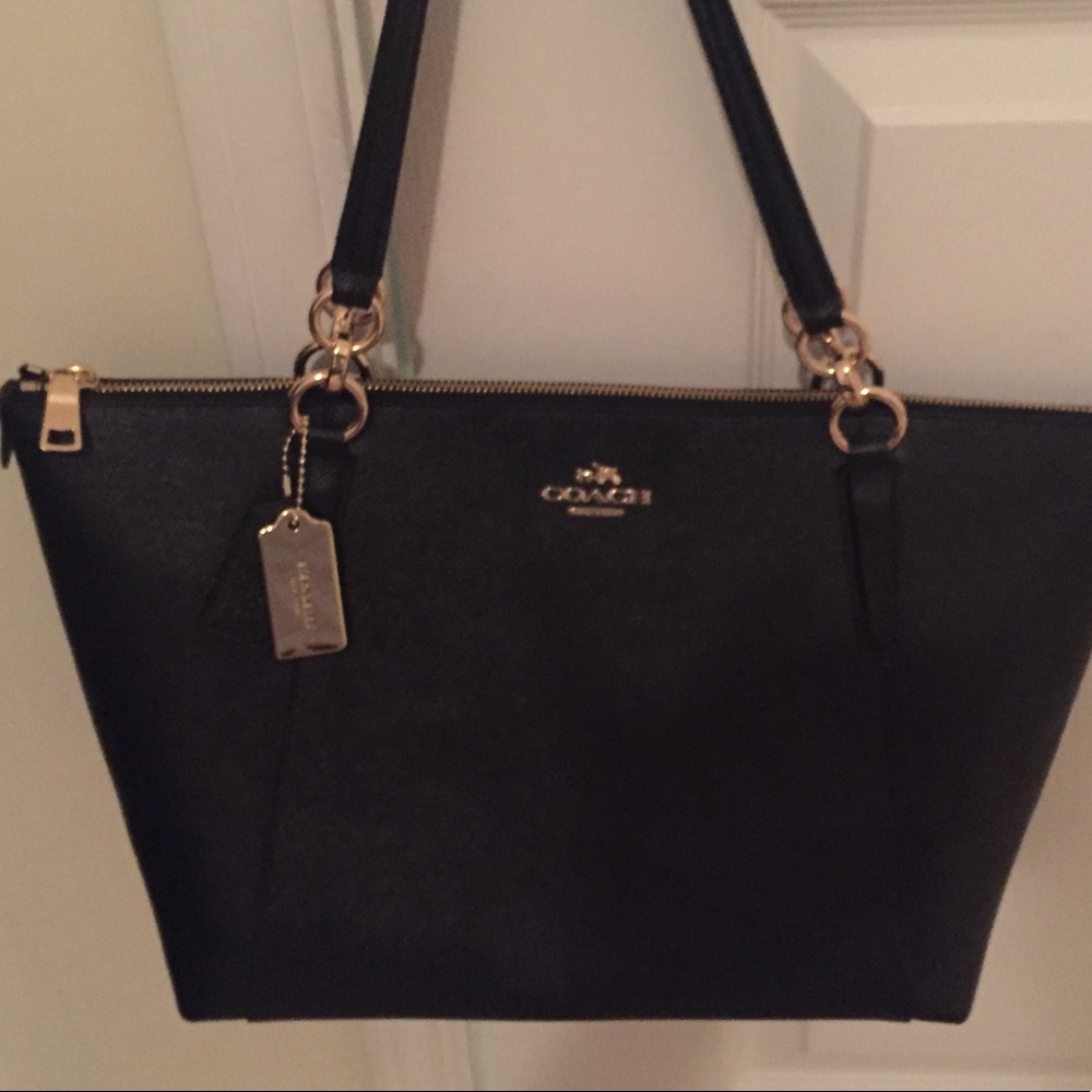 Authentic Coach Classic Leather Tote